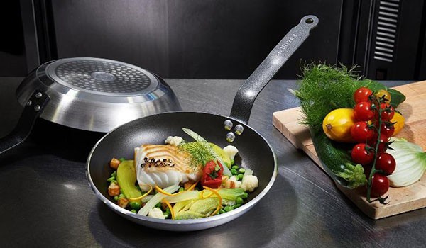 Tigăi antiaderente în bucătărie: avantajele gamei de Buyer CHOC