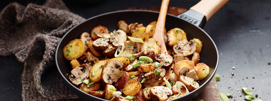 Ciuperci cu cartofi şi sos de smântână by Staub