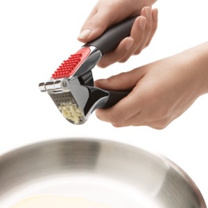 Presa usturoi 18 cm, zinc - OXO