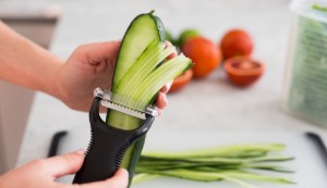 Decojitor inox, cu protectie plastic, 15,2 cm, "Good Grips" - OXO