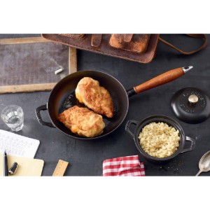 Tigaie fonta, cu maner din lemn, 24cm - Staub