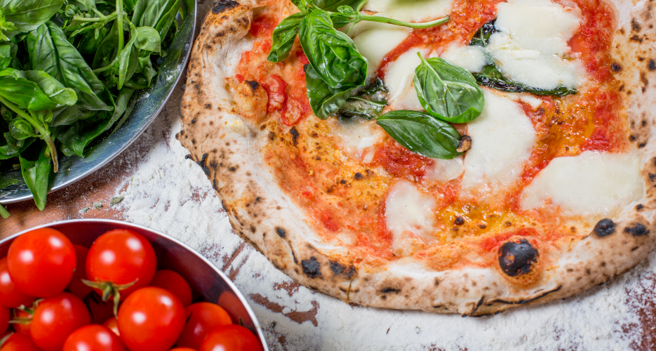 Pizza ca în Napoli: aluat, frământare, dospire și coacere