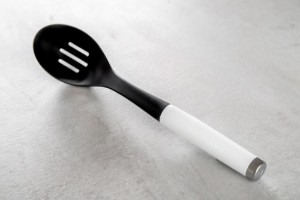 Lingura cu fante, plastic, 34 cm, "Classic" - KitchenAid
