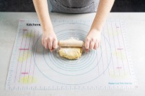 Blat pentru aluat, plastic, 43 x 61 cm - Kitchen Craft