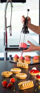 Set sprit cu 2 duze si 13 forme "Le Tube" - de Buyer