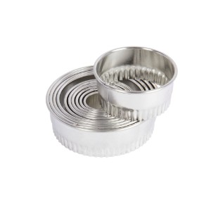 Set 11 cuttere rotunde, margine canelata, metal - Kitchen Craft