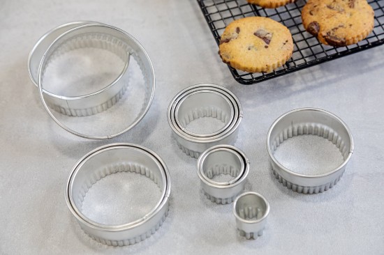 Set 11 cuttere rotunde, margine canelata, metal - Kitchen Craft