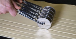 Rola extensibila taiat aluat, inox, 22,5x51x5,5 cm - de Buyer