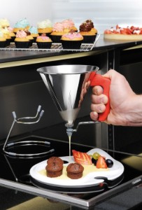 Mini-palnie turnare crema, cu stand, 0.8 L KWIK, Rosu - de Buyer