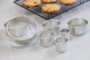 Set 11 forme cutter pentru prajituri, metal, 10 cm - Kitchen Craft