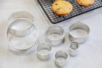 Set 11 forme cutter pentru prajituri, metal, 10 cm - Kitchen Craft