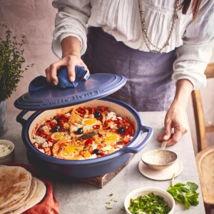 Cratita Braiser, ceramica, 34cm/3,2L, "Sublime", Indigo - Emile Henry