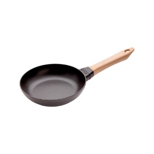 Tigaie fonta cu maner din lemn, 20cm - Staub