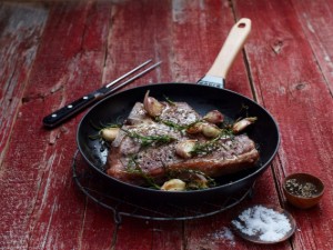 Tigaie fonta, cu maner din lemn, 28 cm - Staub