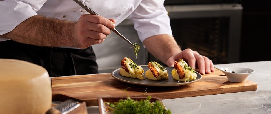Top 12 bucătari celebri care au schimbat gastronomia mondială