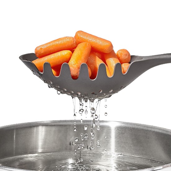 Paleta strecuratoare pentru paste, 34,7cm - OXO