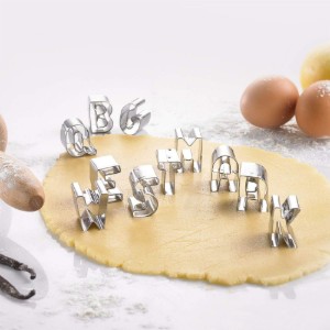 Set cuttere biscuiti, litere A-Z, inox,  2,5cm - Westmark Set cuttere biscuiti, litere A-Z, inox,  2,5cm - Westmark