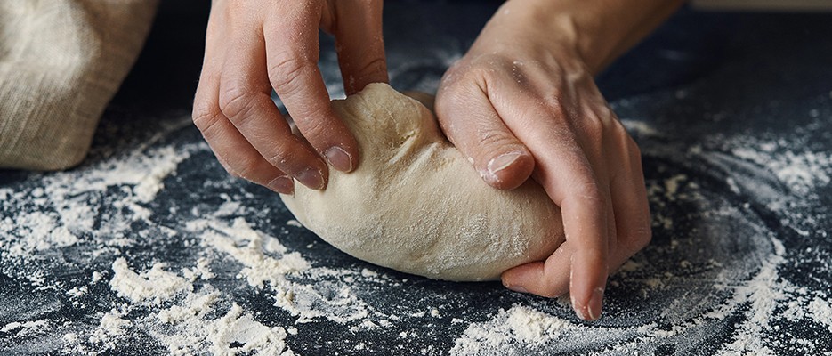 Secretele unui aluat fraged perfect (pâte brisée/sablée): Rolul ingredientelor reci și al unui robot de bucătărie Secretele unui aluat fraged perfect (pâte brisée/sablée): Rolul ingredientelor reci și al unui robot de bucătărie