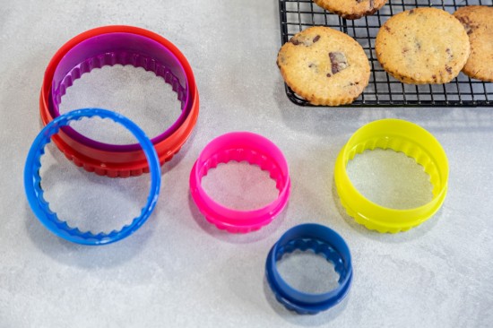 Set 6 forme prajituri, forma rotunda, plastic - Colourworks