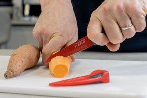 Cutit pentru decojit 9,5 cm, Rosu - Colourworks