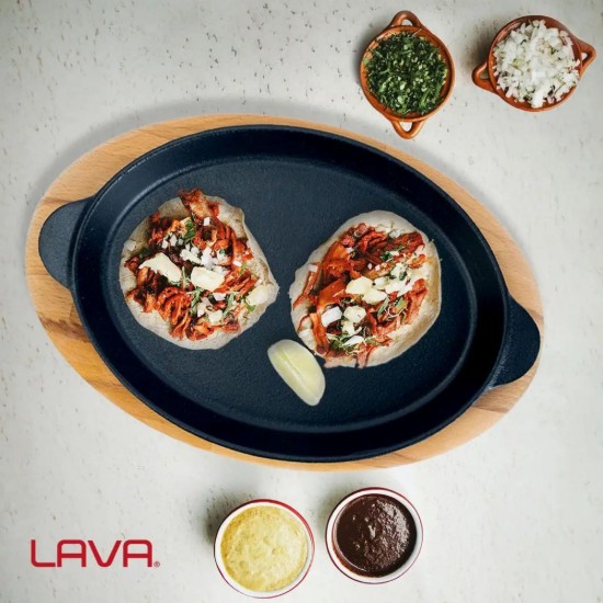 Tava ovala pentru fajita, fonta, 24 x 18 cm, cu suport din lemn - LAVA