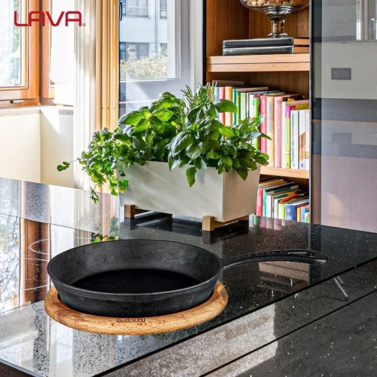 Tigaie fonta, 20 cm, cu suport din lemn - LAVA