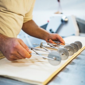 Rola extensibila taiat aluat, 5 rotite, inox - Westmark