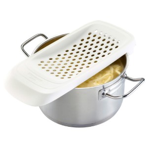 Razatoare taitei cu racleta, plastic, "Spatzl" - Westmark