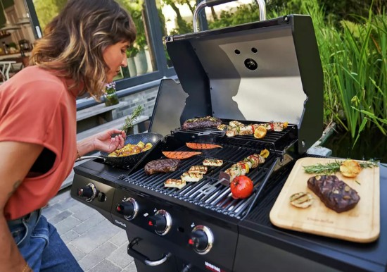 Gratar pe gaz Char-Broil Advantage Core B3 cu 3 arzatoare si arzator lateral, grile din fonta, TRU-Infrared 140970
