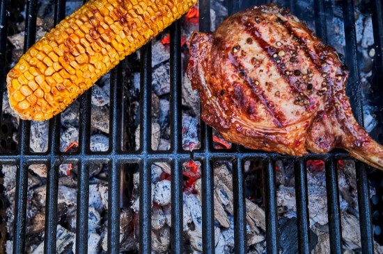 Gratar pe gaz si carbuni hibrid Char-Broil Gas2Coal 2.0 330 Special Edition, plita si sear burner 140994