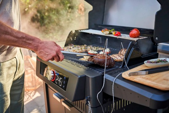 Gratar pe gaz Char-Broil Evolve, display, grile din fonta, TRU-Infrared 140991