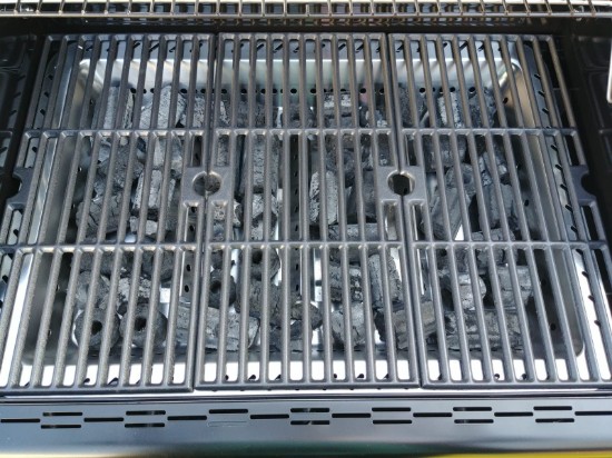 Gratar pe gaz si carbuni hibrid Char-Broil Gas2Coal 2.0 330 cu 3 arzatoare 140925