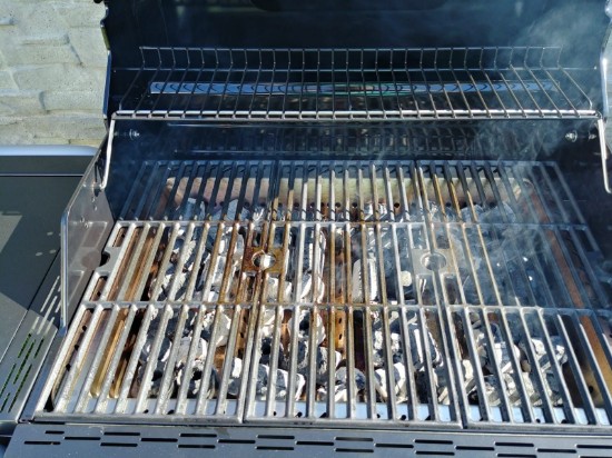 Gratar pe gaz si carbuni hibrid Char-Broil Gas2Coal 2.0 330 cu 3 arzatoare 140925