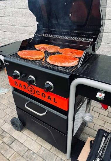 Gratar pe gaz si carbuni hibrid Char-Broil Gas2Coal 2.0 330 cu 3 arzatoare 140925