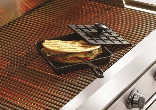 Tigaie grill sandwich adanca patrata din fonta cu maner si capac Mr Padellas Activa 21 cm 20040