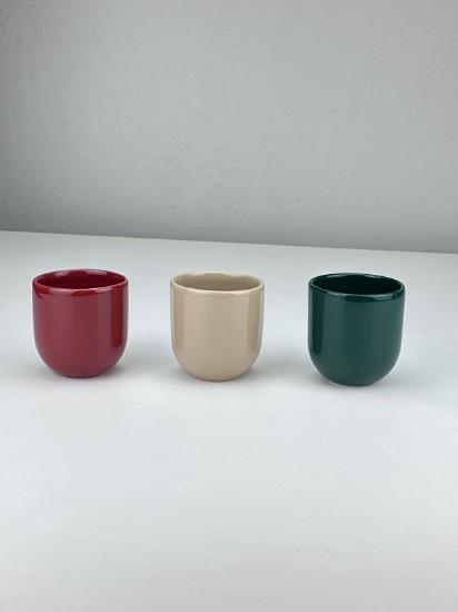 Set 3 cesti cafea ceramica, 250ml, pahare Novum Velmora, rosu-verde-bej nisipiu lucios, gresie glazurata manual