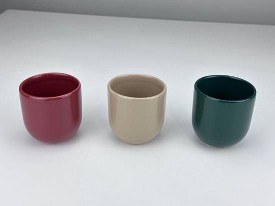 Set 3 cesti cafea ceramica, 250ml, pahare Novum Velmora, rosu-verde-bej nisipiu lucios, gresie glazurata manual