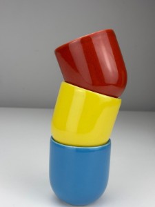 Set 3 cesti cafea ceramica, 250ml, pahare Novum Tricolor, rosu-galben-albastru lucios, gresie glazurata manual