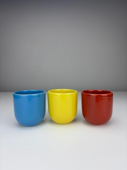 Set 3 cesti cafea ceramica, 250ml, pahare Novum Tricolor, rosu-galben-albastru lucios, gresie glazurata manual