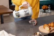 Cana filtranta Editie Aniversara 60 ani, din sticla, BRITA, 2,5 L, Maxtra PRO (lightgreen)