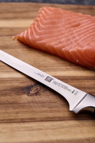 Cutit pentru dezosat, 14cm, "TWIN Four Star" - Zwilling