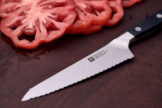 Cutitul bucatarului lama zimtata, 14cm, "ZWILLING Pro" - Zwilling