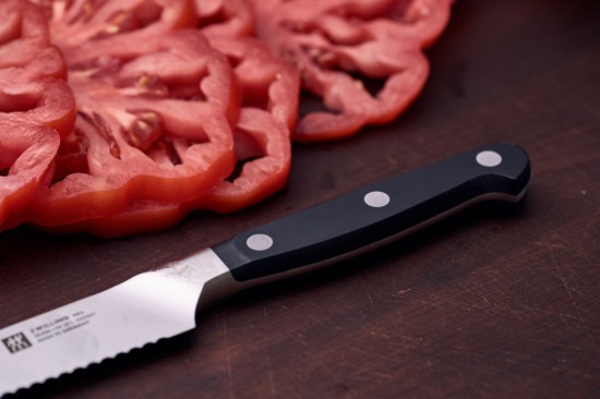 Cutit universal, lama zimtata, 13cm, "ZWILLING Pro" - Zwilling