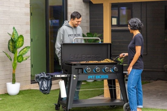 Gratar pe gaz tip plancha cu 4 arzatoare Pit Boss Ultimate Plancha 10813
