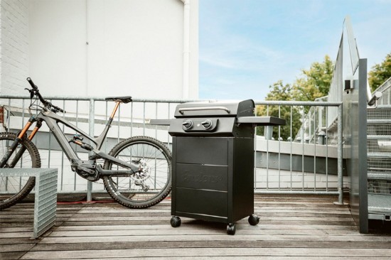Gratar electric 2,6 Kw, grile din fonta emailata, capac cu pereti dubli, inox si aluminiu, Enders eCrave 97116