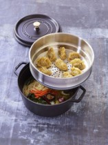 Oala Cocotte fonta, cu accesoriu pentru gatit la abur, 26cm/5,2L, Black - Staub