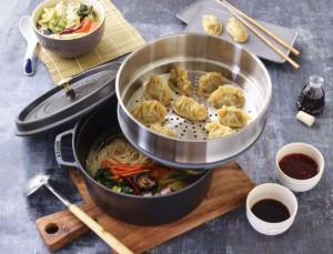 Oala Cocotte fonta, cu accesoriu pentru gatit la abur, 26cm/5,2L, Black - Staub