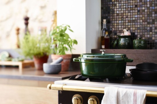 Oala Cocotte ovala, fonta, 33cm/6,7L, Basil - Staub