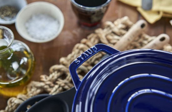 Oala Cocotte ovala, fonta, 33cm/6,7L, Dark Blue - Staub