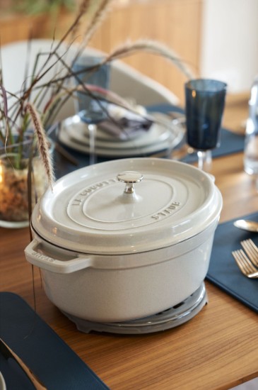 Oala Cocotte ovala, fonta, 23cm/2,35L, White Truffle - Staub